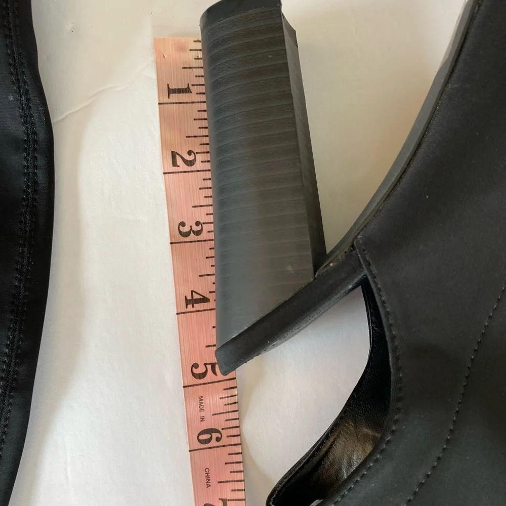 Olive Boots sizes 8 black